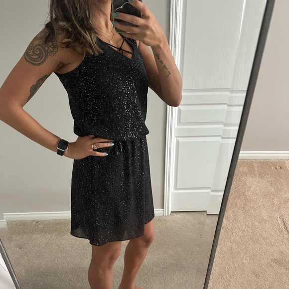 Gold accent dress - Picture 4 of 4